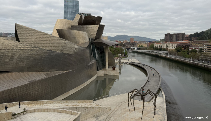 Zdjęcie z galerii posta: Maman w Bilbao – niezwykła rzeźba Louise Bourgeois przed Muzeum Guggenheima - Kultura