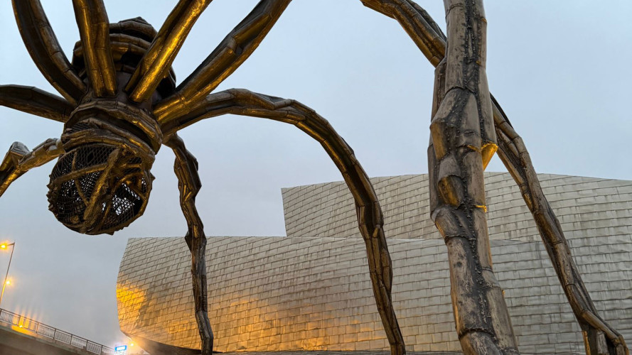 Maman w Bilbao – niezwykła rzeźba Louise Bourgeois przed Muzeum Guggenheima