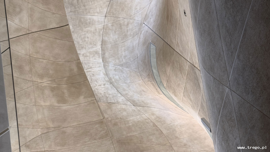 Zdjęcie z galerii posta: Muzeum POLIN w Warszawie – niezwykła podróż przez 1000 lat historii Żydów w Polsce - Podróże