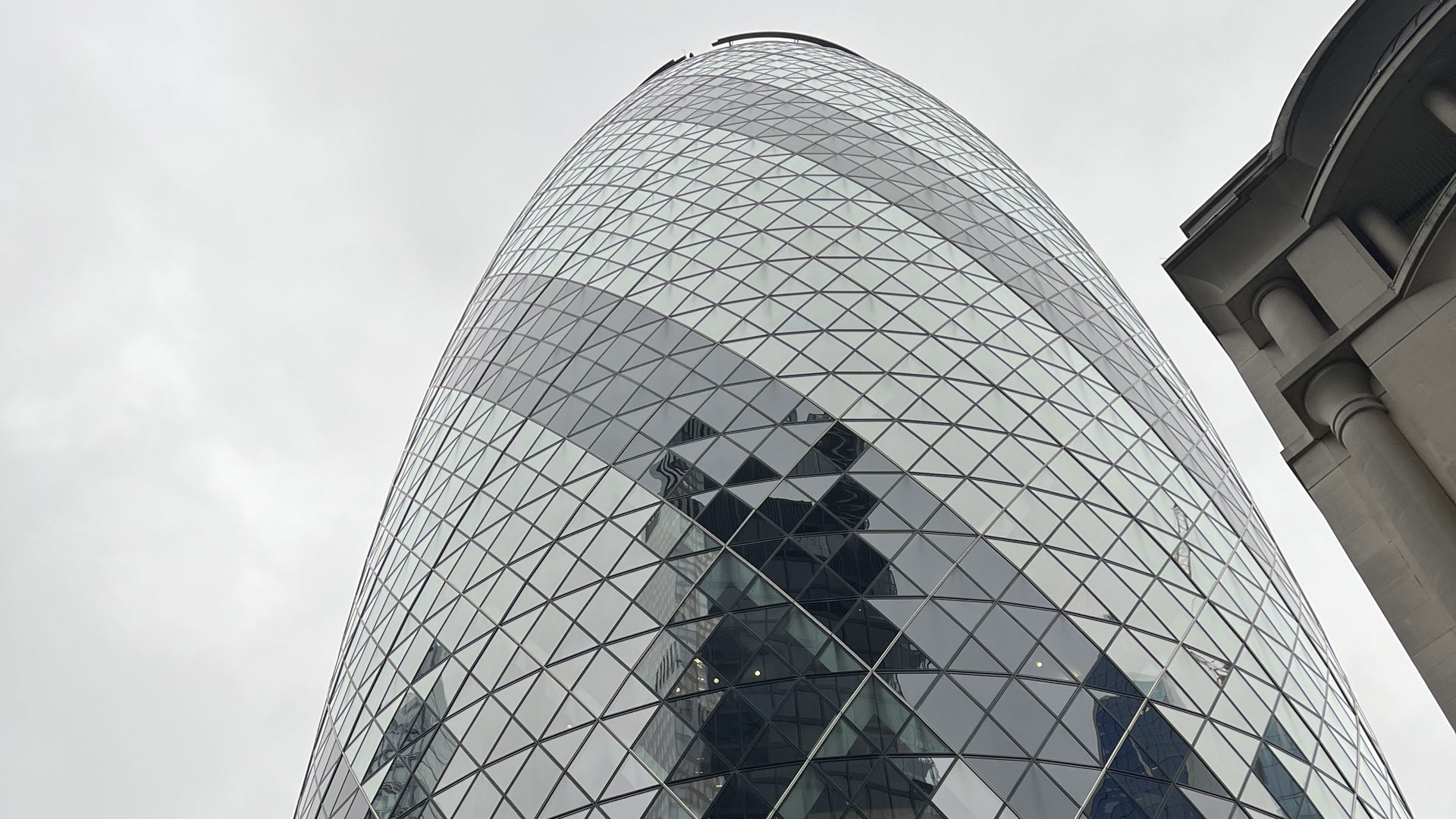 Norman Foster – od londyńskiego Gherkina po warszawskie Varso Tower